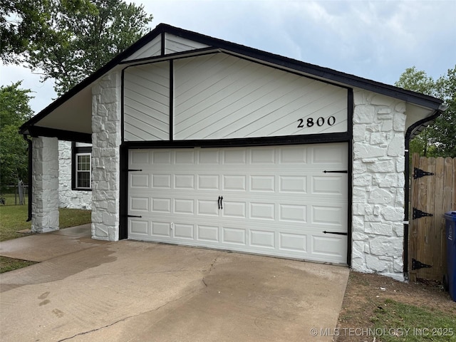 2800 E Seattle St, Broken Arrow, OK 74014 - view of garage