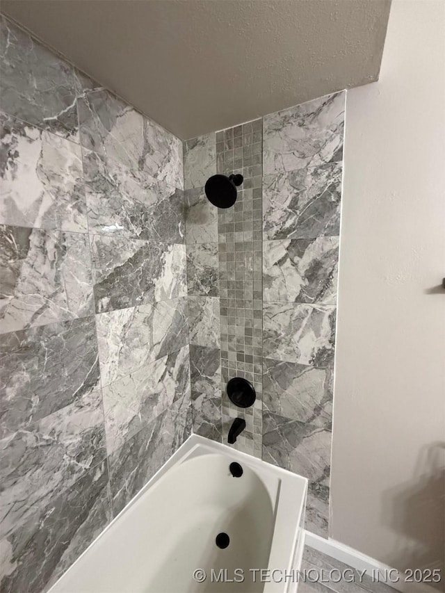 2800 E Seattle St, Broken Arrow, OK 74014 - bathroom with tub / shower combination and baseboards