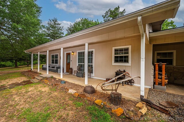 1319 SE 3rd St, Antlers, OK 74523 - back of house featuring covered porch