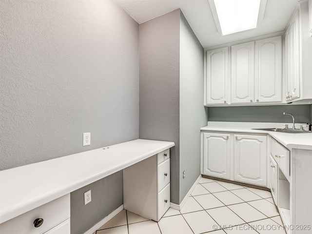 406 Sequoyah Trl, Norman, OK 73071 - laundry area featuring a sink, light tile patterned floors, and baseboards
