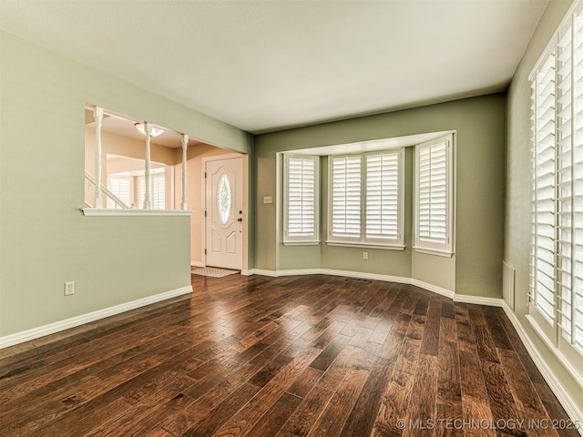 406 Sequoyah Trl, Norman, OK 73071 - foyer featuring wood finished floors and baseboards