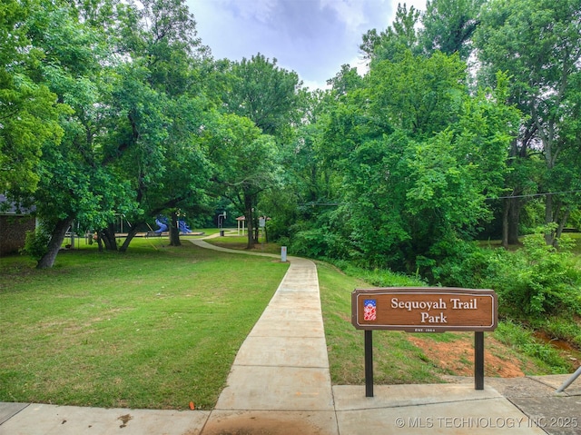 406 Sequoyah Trl, Norman, OK 73071 - surrounding community with a lawn