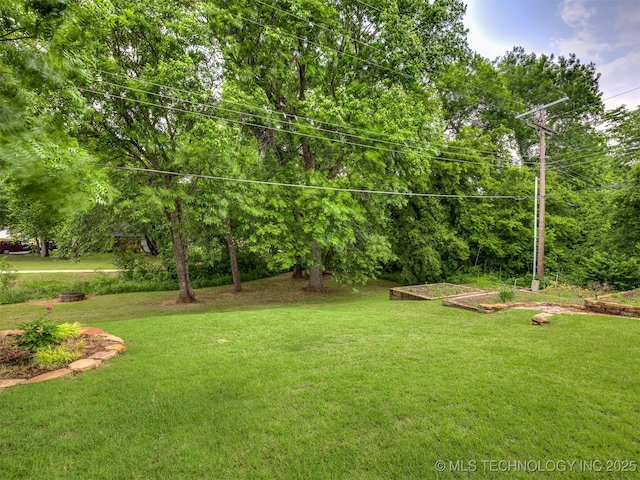 406 Sequoyah Trl, Norman, OK 73071 - view of grassy yard featuring a garden