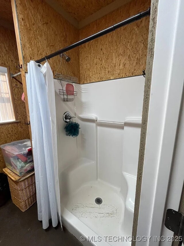 17 Zachary Taylor, Durant, OK 74701 - full bath featuring a shower with curtain