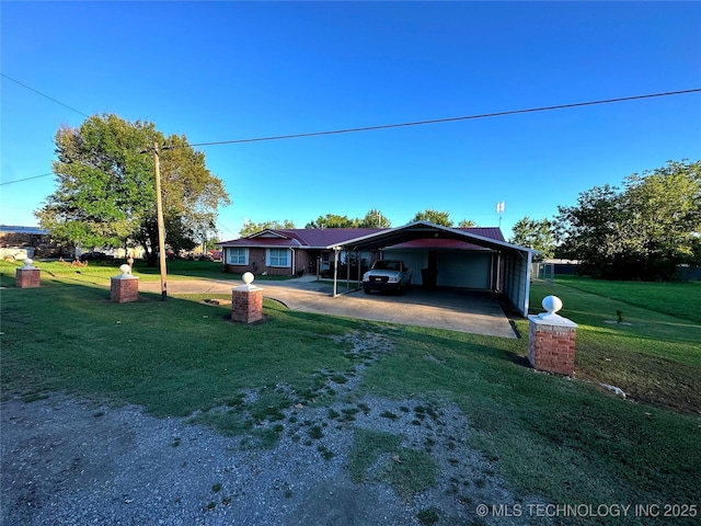 108 NW Division St, Red Oak, OK 74563 - view of front of home featuring a front lawn and driveway
