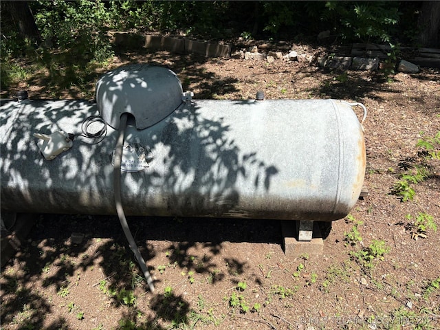 4272 Honey Creek Dr, Davis, OK 73030 - exterior view of heating fuel tank