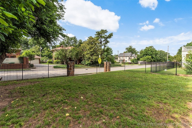 319 E 21st St, Tulsa, OK 74114 - view of yard