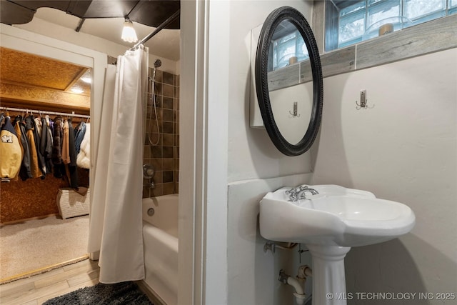 319 E 21st St, Tulsa, OK 74114 - full bath featuring shower / bath combination with curtain and wood finished floors