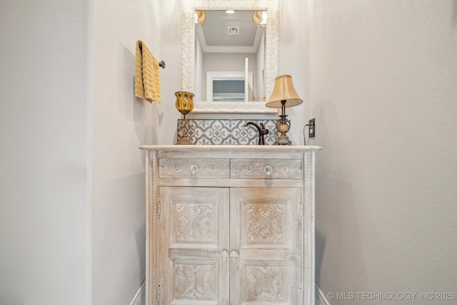 30907 E 68th St S, Broken Arrow, OK 74014 - detailed view of crown molding