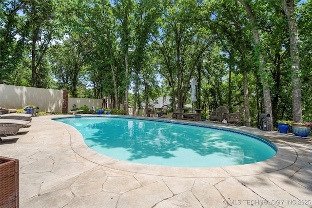 11406 69th E Pl, Bixby, OK 74008 - view of swimming pool featuring a patio and a diving board