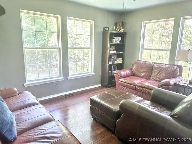 3293 W Southern Ave, Hulbert, OK 74441 - living area featuring wood finished floors and baseboards