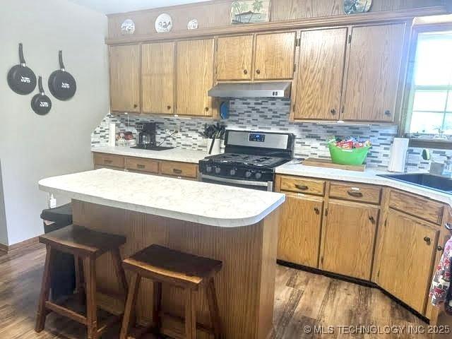 3293 W Southern Ave, Hulbert, OK 74441 - kitchen with gas range, light countertops, a sink, under cabinet range hood, and backsplash