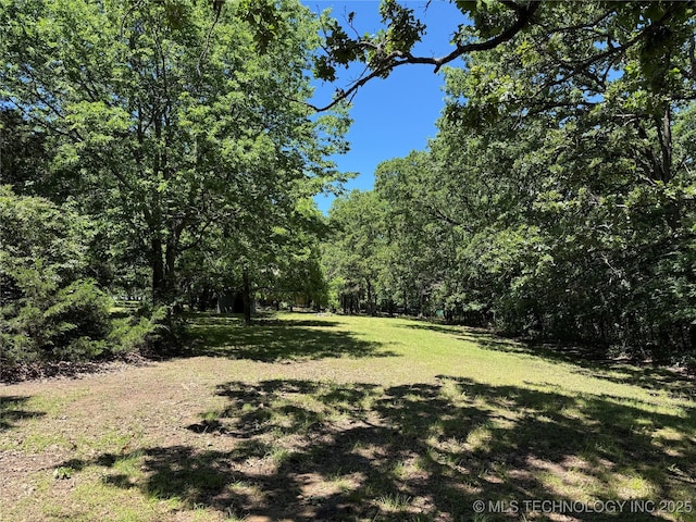 2099 S 80th St E, Muskogee, OK 74403 - view of grassy yard featuring a forest view
