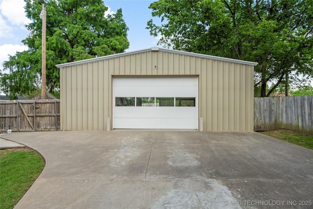 1732 N Little, Cushing, OK 74023 - detached garage featuring driveway