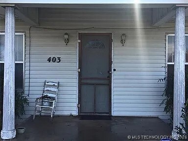 403 W Broadway, Marietta, OK 73448 - view of property entrance
