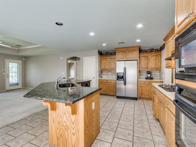 4708 W Indianola St, Broken Arrow, OK 74012 - kitchen with black appliances, a sink, arched walkways, light tile patterned floors, and backsplash