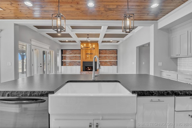 4922 S 81st W Ave, Tulsa, OK 74107 - kitchen featuring a sink, dark countertops, recessed lighting, decorative light fixtures, and white cabinets