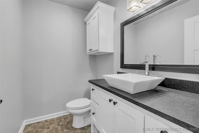 4922 S 81st W Ave, Tulsa, OK 74107 - bathroom with vanity, baseboards, and toilet