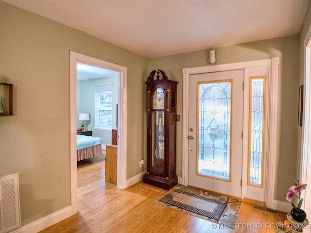 5404 Ranch Rd, Kingston, OK 73439 - foyer featuring light wood finished floors and baseboards