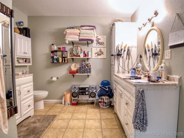5404 Ranch Rd, Kingston, OK 73439 - bathroom with toilet, vanity, and baseboards