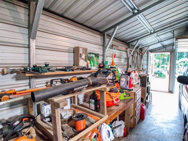 5404 Ranch Rd, Kingston, OK 73439 - garage with a workshop area