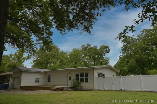 916 S Orchard St, Stillwater, OK 74074 - rear view of house featuring a garage and a gate