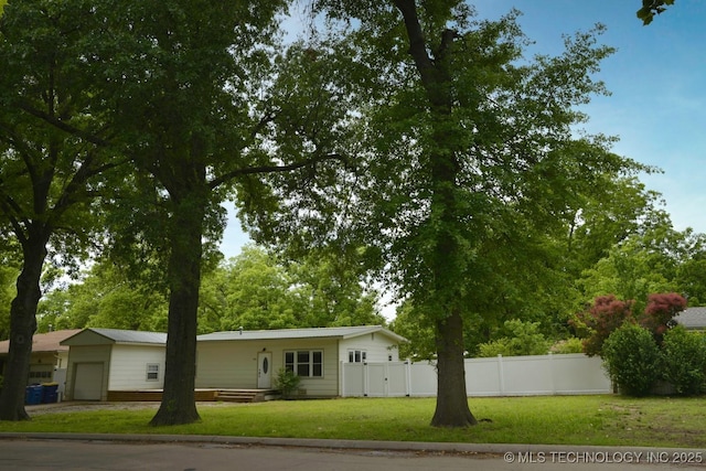 916 S Orchard St, Stillwater, OK 74074 - view of front of property with an attached garage
