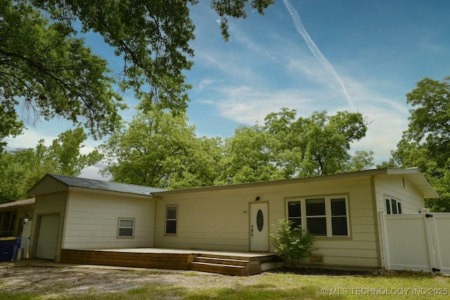 916 S Orchard St, Stillwater, OK 74074 - ranch-style home with an attached garage