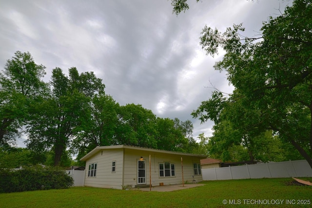 916 S Orchard St, Stillwater, OK 74074 - back of house with a patio