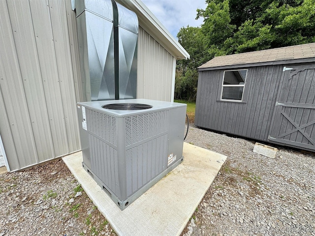 15588 N Sunset Valley Rd, Hulbert, OK 74441 - exterior view of central AC