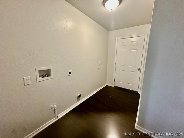 16 Q St SW, Ardmore, OK 73401 - laundry area featuring hookup for a washing machine, hookup for an electric dryer, baseboards, dark wood-type flooring, and gas dryer hookup