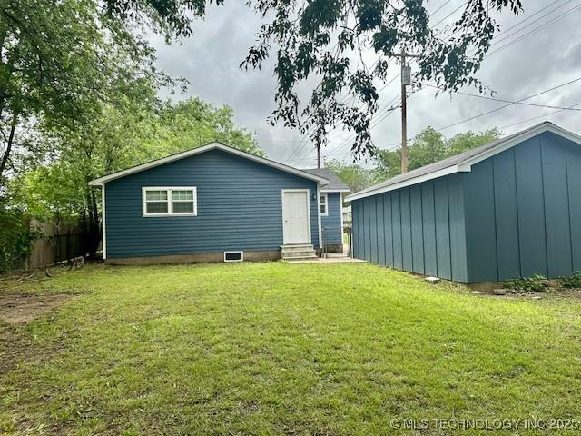 16 Q St SW, Ardmore, OK 73401 - rear view of property with entry steps