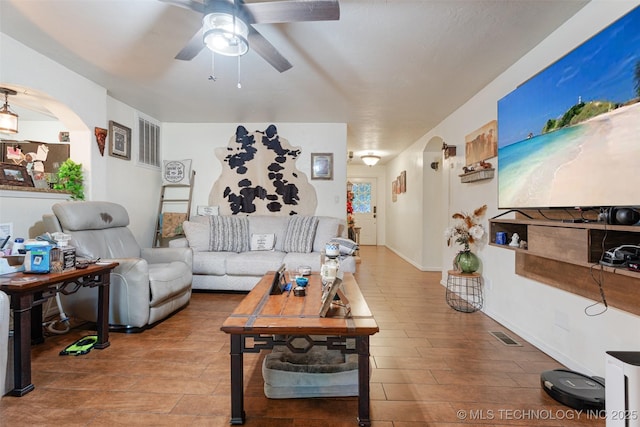62820 E 312th Rd, Grove, OK 74344 - living room featuring arched walkways and a ceiling fan