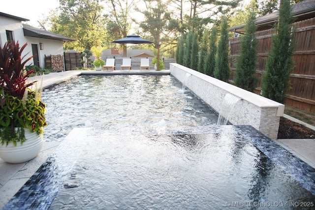 2233 E 32nd St, Tulsa, OK 74105 - view of pool