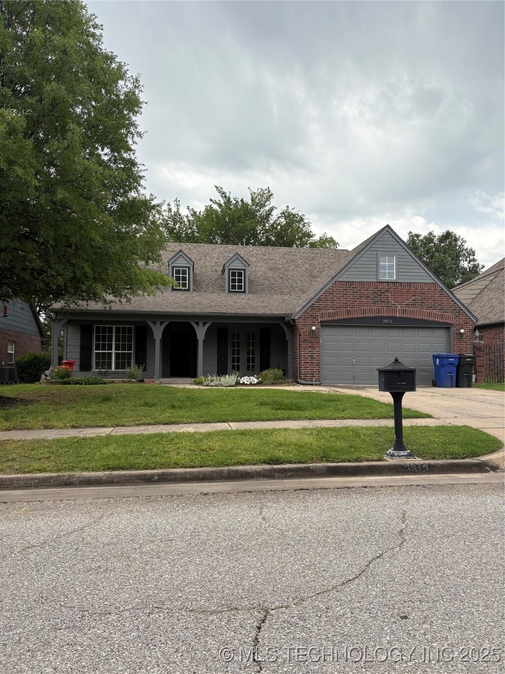 3813 W Dallas St, Broken Arrow, OK 74012 - view of front of house featuring a front lawn, brick siding, a garage, and driveway