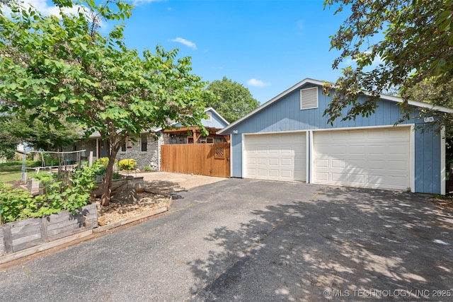 1558 E N Ridge Dr, Vinita, OK 74301 - view of front of home with a detached garage and an outbuilding