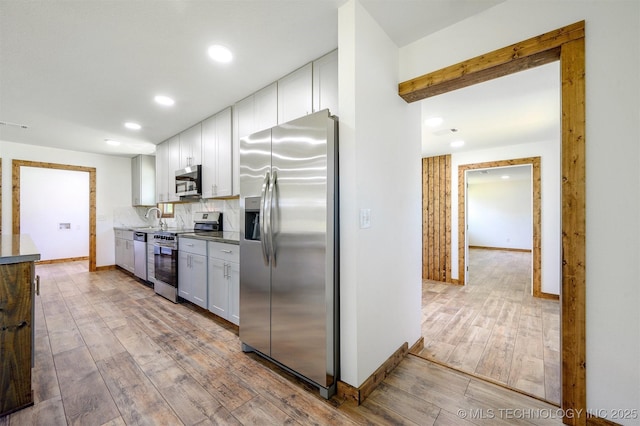 984 Ridgepoint, Fort Towson, OK 74735 - kitchen featuring stainless steel appliances, light wood-style flooring, white cabinets, baseboards, and recessed lighting