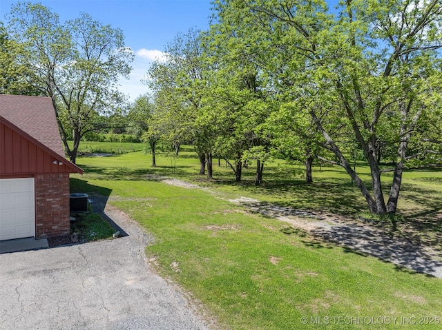 1510 Bowden Pl, Fort Gibson, OK 74434 - view of green lawn with central AC unit and driveway