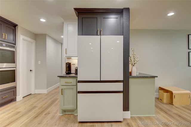 5132 S Atlanta Ave, Tulsa, OK 74105 - kitchen with freestanding refrigerator, stainless steel double oven, baseboards, light wood-style floors, and recessed lighting