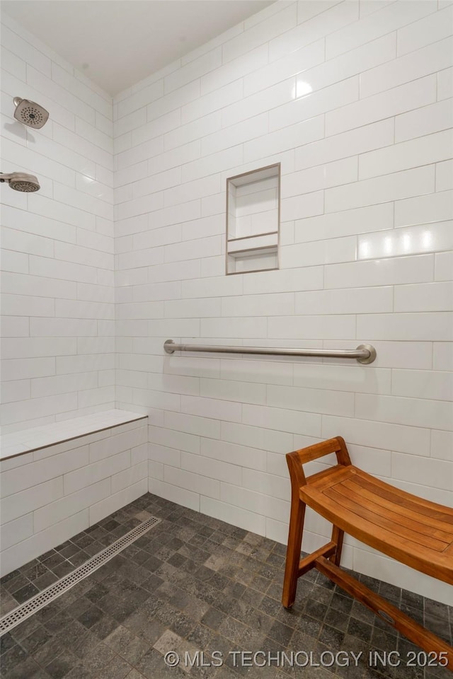 1228 W 85th Ct S, Tulsa, OK 74132 - bathroom featuring tiled shower