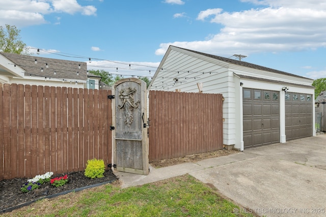 4104 S Owasso Ave, Tulsa, OK 74105 - detached garage with a gate
