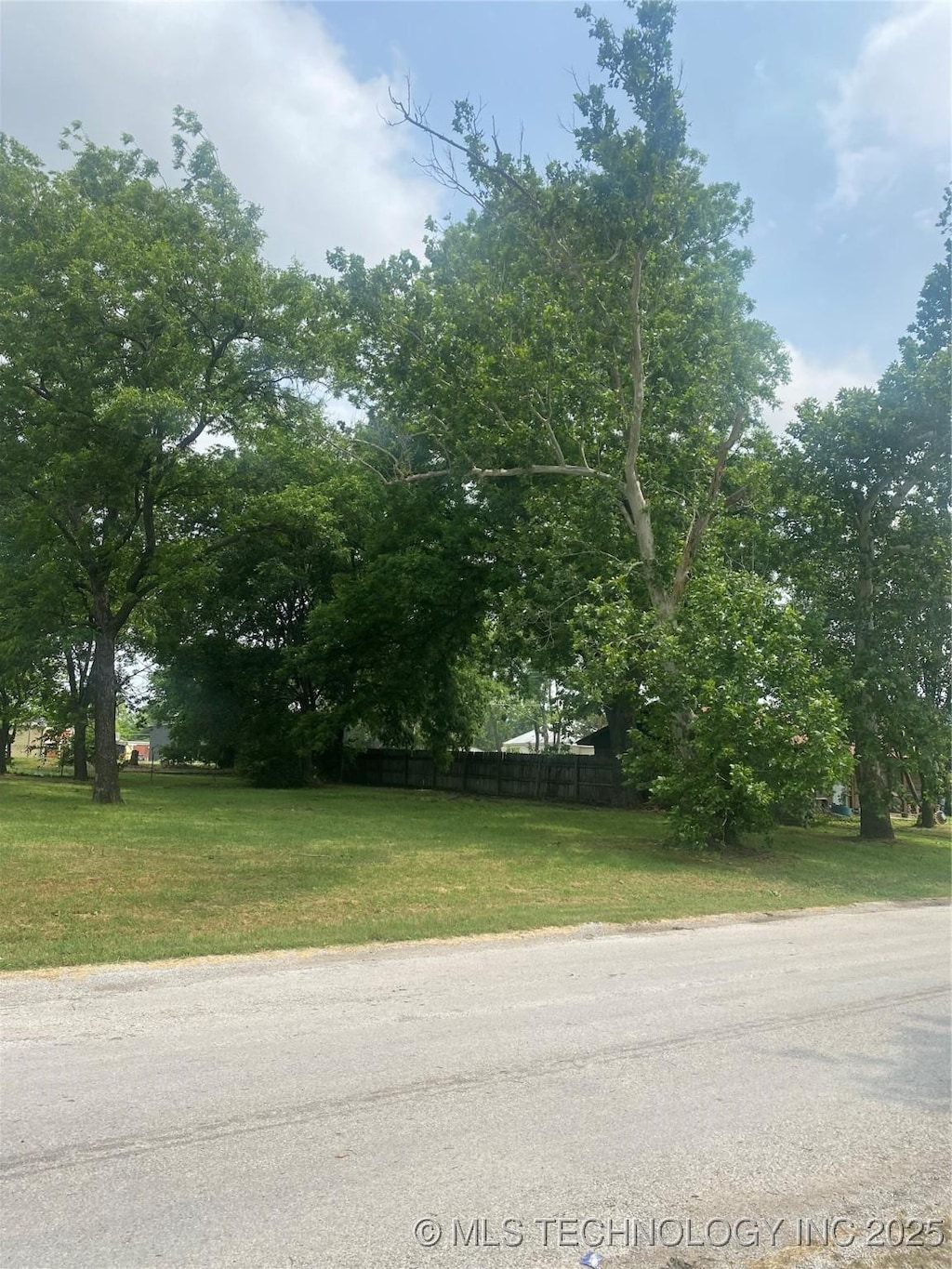 N 8th, Marietta, OK 73448
