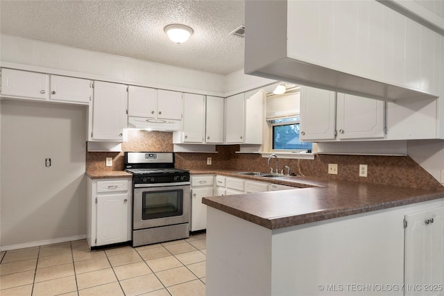 901 S Lions Ave, Broken Arrow, OK 74012 - kitchen with stainless steel gas range, a sink, dark countertops, a peninsula, and under cabinet range hood