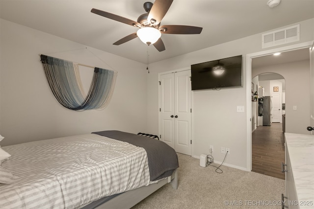 7506 E 87th Pl, Owasso, OK 74055 - bedroom featuring arched walkways, a closet, carpet floors, and ceiling fan