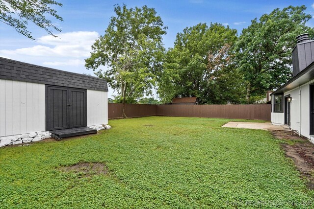 10128 E 34th St, Tulsa, OK 74146 - view of yard with a patio area