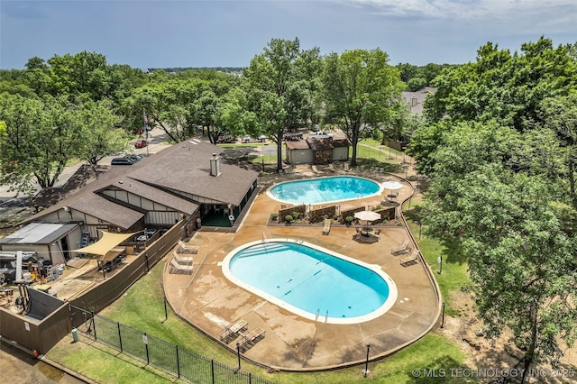 6356 S 80th E Ave Unit 25C, Tulsa, OK 74133 - community pool with view of wooded area