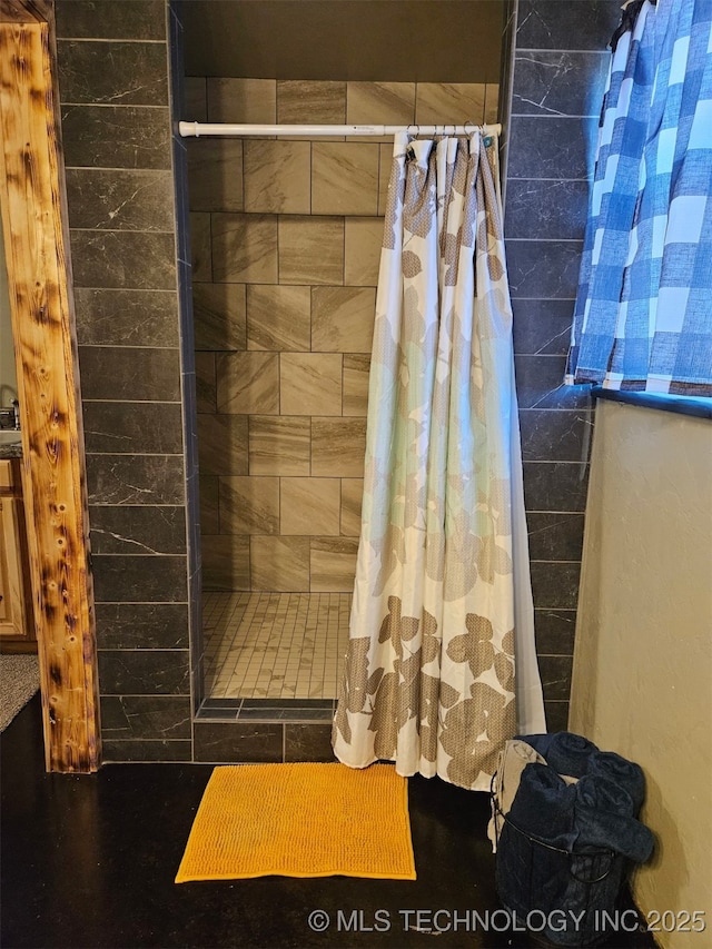 3226 Lark Rd, Kingston, OK 73439 - full bathroom with a tile shower