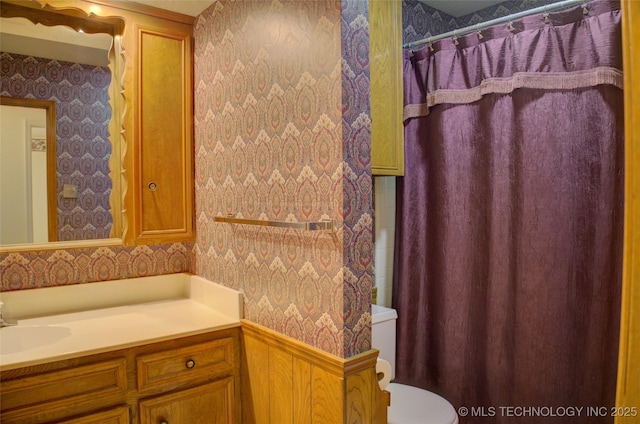6788 E 66th Pl, Tulsa, OK 74133 - bathroom with wallpapered walls, vanity, toilet, and a shower with shower curtain