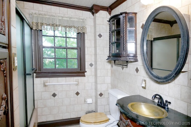 640 W 14th St, Tulsa, OK 74127 - bathroom with tile walls, crown molding, toilet, backsplash, and vanity