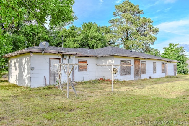 1108 E E Blf, Hugo, OK 74743 - rear view of house with a yard